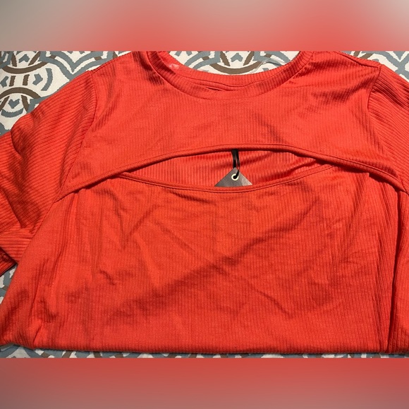 Ava & Viv coral blouse with front cutout - Picture 4 of 7